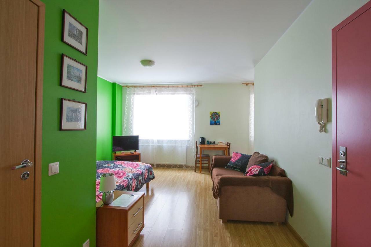 Joe Apartment *